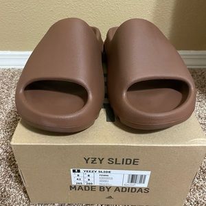 Yeezy Slide “Flax”